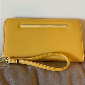 Steve Madden Wristlet